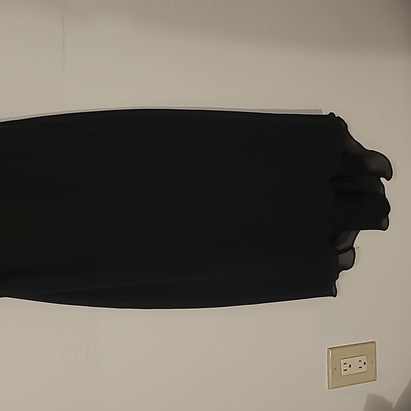 The Perfect Black Dress - Picture 3 of 10